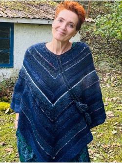 Strikkekit Poncho Delight Bl